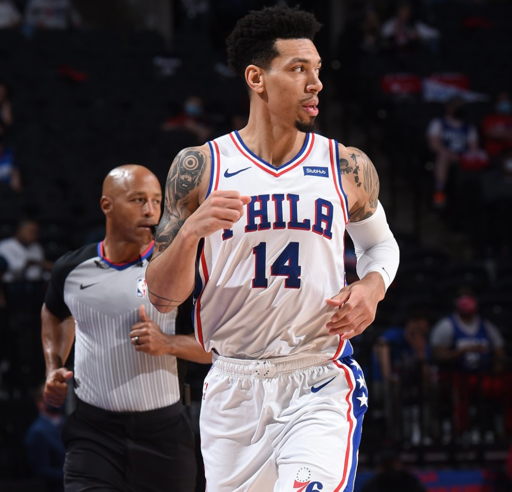 开云体育登录-火箭鏖战南韩男篮,丹尼·格林制霸全场