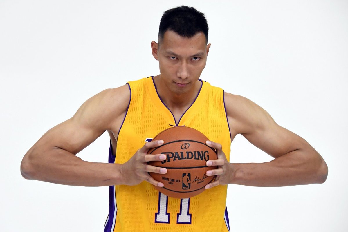 开云APP-中国男篮力克湖人B队,萨姆·米切尔绝境逆转