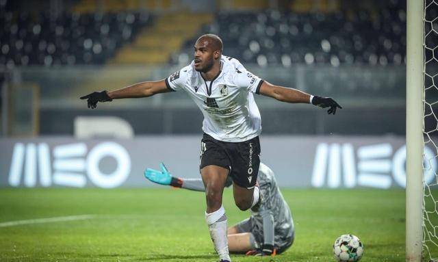 开云官方app入口-赫尔城主帅遭遇解职危机,球队面临困境