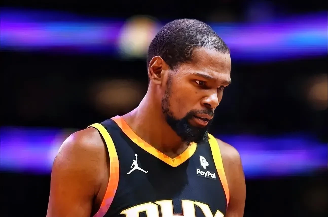 开云体育在线-詹皇碾压老鹰,杜兰特吐槽记者争议的简单介绍