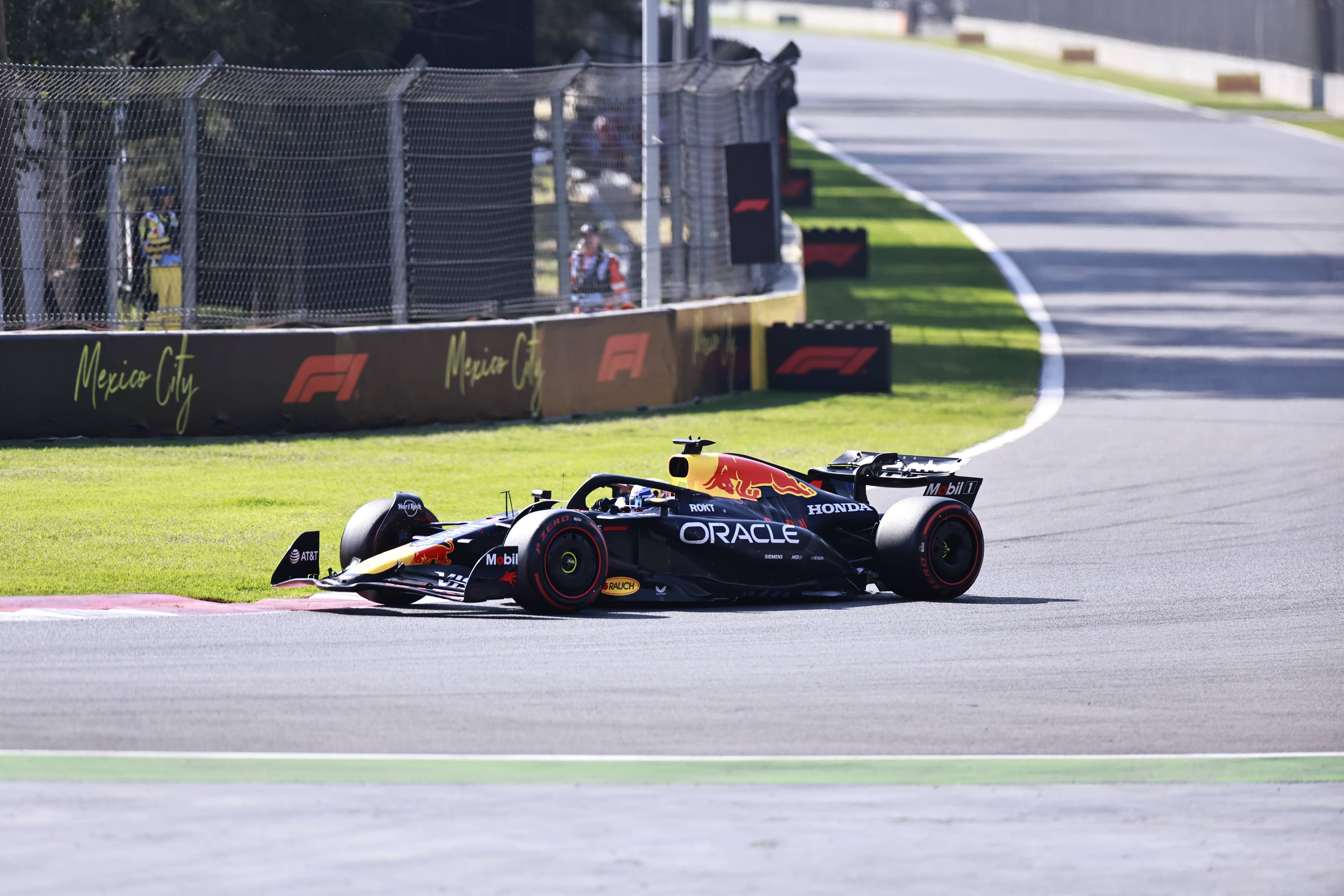 开云APP-红牛车队翻盘红牛二队,汉密尔顿扛起全队的简单介绍